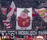 28.02.2025, Fussball 1. Bundesliga 2024/2025, 24. Spieltag,  VfB Stuttgart - FC Bayern Mnchen, in der MHP-Arena Stuttgart. Stuttgarter Fans mit Schmhplakat gegen Bayern, mit einer Darstellung eines Schweinchens mit Bayerntrikot und Trachtenhut.