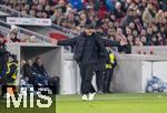 28.02.2025, Fussball 1. Bundesliga 2024/2025, 24. Spieltag,  VfB Stuttgart - FC Bayern Mnchen, in der MHP-Arena Stuttgart. Trainer Vincent Kompany (FC Bayern Mnchen) in Rage an der Seitenlinie.