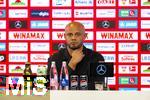 28.02.2025, Fussball 1. Bundesliga 2024/2025, 24. Spieltag,  VfB Stuttgart - FC Bayern Mnchen, in der MHP-Arena Stuttgart. Pressekonferenz nach dem Spiel, Trainer Vincent Kompany (FC Bayern Mnchen) 