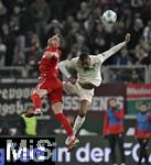 02.03.2025, Fussball 1. Bundesliga 2024/2025, 24. Spieltag, FC Augsburg - SC Freiburg, in der WWK-Arena Augsburg, v.li: Matthias Ginter (SC Freiburg) gegen Steve Michel Mounie (FC Augsburg) 
 

