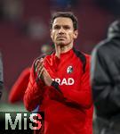 02.03.2025, Fussball 1. Bundesliga 2024/2025, 24. Spieltag, FC Augsburg - SC Freiburg, in der WWK-Arena Augsburg, Nicolas Hfler (SC Freiburg) frustriert nach dem Spiel, vom Kopf dampft es noch aufgrund der Krperwrme vom Spiel.