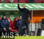 02.03.2025, Fussball 1. Bundesliga 2024/2025, 24. Spieltag, FC Augsburg - SC Freiburg, in der WWK-Arena Augsburg, Trainer Julian Schuster (SC Freiburg) am Spielfeldrand in Rage.