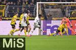 04.03.2025, Fussball UEFA Champions League 2024/2025, Achtelfinale, Borussia Dortmund - Lille OSC, im Signal-Iduna-Park, Torchance: Jonathan David (OSC Lille),Daniel Svensson (Borussia Dortmund)


