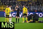 04.03.2025, Fussball UEFA Champions League 2024/2025, Achtelfinale, Borussia Dortmund - Lille OSC, im Signal-Iduna-Park, Julian Ryerson (Borussia Dortmund) muss verletzt ausgewechselt werden. Schiedsrichter Jose Maria Sanchez Martinez 


