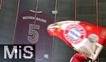 05.03.2025,  Fussball UEFA Champions League 2024/2025: Achtelfinale, FC Bayern Mnchen - Bayer 04 Leverkusen, in der Allianz-Arena Mnchen. das Trikot von Franz Beckenbauer mit der Nummer #5 hngt als Erinnerung an den Verstorbenen, ehemaligen Bayern Spieler und Vereins-Ikone unter dem Stadiondach der Allianz Arena
  

