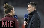 05.03.2025,  Fussball UEFA Champions League 2024/2025: Achtelfinale, FC Bayern Mnchen - Bayer 04 Leverkusen, in der Allianz-Arena Mnchen. Trainer Xabi Alonso (re., Bayer Leverkusen) beim Interview
  

