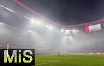 05.03.2025,  Fussball UEFA Champions League 2024/2025: Achtelfinale, FC Bayern Mnchen - Bayer 04 Leverkusen, in der Allianz-Arena Mnchen. nach Pyro im Fanblock liegt Nebel ber dem Spielfeld
  

