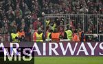 05.03.2025,  Fussball UEFA Champions League 2024/2025: Achtelfinale, FC Bayern Mnchen - Bayer 04 Leverkusen, in der Allianz-Arena Mnchen. Notarzteinsatz auf einer Zuschauertribne
  

