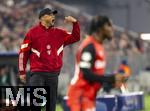 05.03.2025,  Fussball UEFA Championsleague 2024/2025: Achtelfinale, FC Bayern Mnchen - Bayer Leverkusen, in der Allianz-Arena Mnchen.  Trainer Vincent Kompany (FC Bayern Mnchen) gibt lautstark Anweisungen.