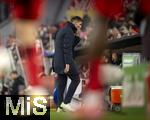 05.03.2025,  Fussball UEFA Championsleague 2024/2025: Achtelfinale, FC Bayern Mnchen - Bayer Leverkusen, in der Allianz-Arena Mnchen.  Trainer Xabi Alonso (Leverkusen) nachdenklich 