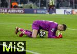 05.03.2025,  Fussball UEFA Championsleague 2024/2025: Achtelfinale, FC Bayern Mnchen - Bayer Leverkusen, in der Allianz-Arena Mnchen.  Torwart Matej Kovar (Leverkusen) ist der Ball aus der Hand gerutscht