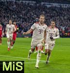 05.03.2025,  Fussball UEFA Championsleague 2024/2025: Achtelfinale, FC Bayern Mnchen - Bayer Leverkusen, in der Allianz-Arena Mnchen.  Torjubel von Harry Kane (mitte, FC Bayern Mnchen), Jamal Musiala (FC Bayern Mnchen),