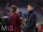 05.03.2025,  Fussball UEFA Championsleague 2024/2025: Achtelfinale, FC Bayern Mnchen - Bayer Leverkusen, in der Allianz-Arena Mnchen. re: Trainer Xabi Alonso (Leverkusen) beim Interview.