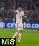 05.03.2025,  Fussball UEFA Championsleague 2024/2025: Achtelfinale, FC Bayern Mnchen - Bayer Leverkusen, in der Allianz-Arena Mnchen. Min-jae Kim (Bayern Mnchen, Minjae Kim) gibt Anweisungen.