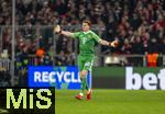 05.03.2025,  Fussball UEFA Championsleague 2024/2025: Achtelfinale, FC Bayern Mnchen - Bayer Leverkusen, in der Allianz-Arena Mnchen. Torwart Jonas Urbig (FC Bayern Mnchen) 