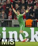 05.03.2025,  Fussball UEFA Championsleague 2024/2025: Achtelfinale, FC Bayern Mnchen - Bayer Leverkusen, in der Allianz-Arena Mnchen. Torwart Jonas Urbig (FC Bayern Mnchen) 