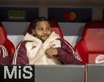 05.03.2025,  Fussball UEFA Championsleague 2024/2025: Achtelfinale, FC Bayern Mnchen - Bayer Leverkusen, in der Allianz-Arena Mnchen. Serge Gnabry (FC Bayern Mnchen) auf der Bank.