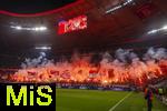 05.03.2025,  Fussball UEFA Championsleague 2024/2025: Achtelfinale, FC Bayern Mnchen - Bayer Leverkusen, in der Allianz-Arena Mnchen. Pyros der Bayernfans vor dem Spiel.