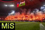 05.03.2025,  Fussball UEFA Championsleague 2024/2025: Achtelfinale, FC Bayern Mnchen - Bayer Leverkusen, in der Allianz-Arena Mnchen. Pyros der Bayernfans vor dem Spiel.