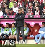 08.03.2025, Fussball 1. Bundesliga 2024/2025, 25. Spieltag,  FC Bayern Mnchen - VfL Bochum, in der Allianz-Arena Mnchen. Trainer Dieter Hecking (VfL Bochum) nachdenklich 

