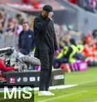 08.03.2025, Fussball 1. Bundesliga 2024/2025, 25. Spieltag,  FC Bayern Mnchen - VfL Bochum, in der Allianz-Arena Mnchen. Trainer Vincent Kompany (FC Bayern Mnchen) nachdenklich 