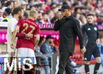 08.03.2025, Fussball 1. Bundesliga 2024/2025, 25. Spieltag,  FC Bayern Mnchen - VfL Bochum, in der Allianz-Arena Mnchen. Trainer Vincent Kompany (FC Bayern Mnchen) nachdenklich 