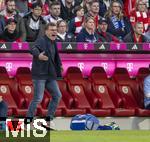 08.03.2025, Fussball 1. Bundesliga 2024/2025, 25. Spieltag,  FC Bayern Mnchen - VfL Bochum, in der Allianz-Arena Mnchen. Trainer Dieter Hecking (VfL Bochum) gibt lautstark Anweisungen.