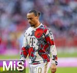 08.03.2025, Fussball 1. Bundesliga 2024/2025, 25. Spieltag,  FC Bayern Mnchen - VfL Bochum, in der Allianz-Arena Mnchen. Leroy Sane (Bayern Mnchen) beim Aufwrmen nachdenklich 