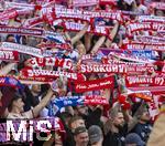 08.03.2025, Fussball 1. Bundesliga 2024/2025, 25. Spieltag,  FC Bayern Mnchen - VfL Bochum, in der Allianz-Arena Mnchen.  Bayernfans schwenken ihre Fanschals.