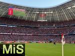 08.03.2025, Fussball 1. Bundesliga 2024/2025, 25. Spieltag,  FC Bayern Mnchen - VfL Bochum, in der Allianz-Arena Mnchen.  Das Trikot von Franz Beckenbauer mit der Rcken-Nummer 5 hngt als Erinnerung an den Verstorbenen, ehemaligen Bayern Spieler und Vereins-Ikone unter dem Stadiondach der Allianz Arena