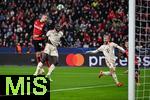 11.03.2025, Fussball UEFA Champions League 2024/2025, Achtelfinale, Bayer 04 Leverkusen - FC Bayern Mnchen, in der BayArena, Torchance: Patrik Schick (Bayer Leverkusen), Dayot Upamecano (FC Bayern Mnchen)


