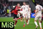 11.03.2025, Fussball UEFA Champions League 2024/2025, Achtelfinale, Bayer 04 Leverkusen - FC Bayern Mnchen, in der BayArena, Patrik Schick (Bayer Leverkusen), Leon Goretzka (FC Bayern Mnchen)


