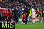 11.03.2025, Fussball UEFA Champions League 2024/2025, Achtelfinale, Bayer 04 Leverkusen - FC Bayern Mnchen, in der BayArena, Trainer Vincent Kompany (FC Bayern Mnchen), Jamal Musiala (FC Bayern Mnchen)


