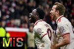 11.03.2025, Fussball UEFA Champions League 2024/2025, Achtelfinale, Bayer 04 Leverkusen - FC Bayern Mnchen, in der BayArena, Alphonso Davies (FC Bayern Mnchen) freut sich ber das Tor zum 0:2, Harry Kane (FC Bayern Mnchen)


