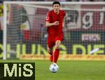 04.04.2025, Fussball 1. Bundesliga 2024/2025, 28. Spieltag, FC Augsburg - FC Bayern Mnchen, in der WWK-Arena Augsburg, Min-jae Kim (Bayern Mnchen, Minjae Kim) am Ball 