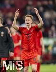 04.04.2025, Fussball 1. Bundesliga 2024/2025, 28. Spieltag, FC Augsburg - FC Bayern Mnchen, in der WWK-Arena Augsburg, Joshua Kimmich (FC Bayern Mnchen) jubelt 