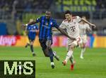 16.04.2025,  Fussball UEFA Championsleague 2024/2025: Viertelfinale Rckspiel, Inter Mailand - FC Bayern Mnchen, im Giuseppe Meazza Stadion (Mailand),  v.li: Marcus Thuram (Inter Mailand) gegen Min-jae Kim (Bayern Mnchen, Minjae Kim) 