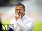 19.04.2025, Fussball 1. Bundesliga 2024/2025, 30. Spieltag, 1.FC Heidenheim - FC Bayern Mnchen, in der Voith-Arena Heidenheim. Sportvorstand Max Eberl (Bayern Mnchen) nachdenklich 