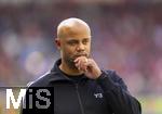 19.04.2025, Fussball 1. Bundesliga 2024/2025, 30. Spieltag, 1.FC Heidenheim - FC Bayern Mnchen, in der Voith-Arena Heidenheim. Trainer Vincent Kompany (FC Bayern Mnchen) nachdenklich 