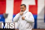 19.04.2025, Fussball 1. Bundesliga 2024/2025, 30. Spieltag, 1.FC Heidenheim - FC Bayern Mnchen, in der Voith-Arena Heidenheim. Sportvorstand Max Eberl (Bayern Mnchen) nachdenklich 