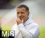 19.04.2025, Fussball 1. Bundesliga 2024/2025, 30. Spieltag, 1.FC Heidenheim - FC Bayern Mnchen, in der Voith-Arena Heidenheim. Sportvorstand Max Eberl (Bayern Mnchen) nachdenklich 