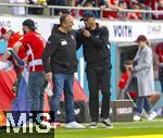 19.04.2025, Fussball 1. Bundesliga 2024/2025, 30. Spieltag, 1.FC Heidenheim - FC Bayern Mnchen, in der Voith-Arena Heidenheim. v.li: Trainer Frank Schmidt (1. FC Heidenheim 1846) und Trainer Vincent Kompany (FC Bayern Mnchen) vor dem Spiel