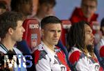 19.04.2025, Fussball 1. Bundesliga 2024/2025, 30. Spieltag, 1.FC Heidenheim - FC Bayern Mnchen, in der Voith-Arena Heidenheim. Joao Palhinha (FC Bayern Mnchen) nachdenklich auf der Bank. 