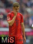 26.04.2025, Fussball 1. Bundesliga 2024/2025, 31. Spieltag,  FC Bayern Mnchen - 1.FSV Mainz 05, in der Allianz-Arena Mnchen. Josip Stanisic (Bayern Mnchen) 
nachdenklich.

