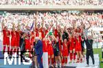 Die Frauen des FC Bayern ,Glodis Viggosdottir (4 FC Bayern)  Sydney Lohmann (12 FC Bayern) , Lea Schller (11 Bayern) Giulia Gwinn (7 FC Bayern) , Carolin Simon (30 FC Bayern)  ,  feiern den DFB-Pokalsieg am 01.05.2025 in Kln