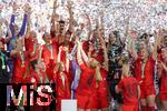 Die Frauen des FC Bayern ,Glodis Viggosdottir (4 FC Bayern), Georgia Stanway (31 FC Bayern) , Linda Dallmann (10 FC Bayern) , Sarah Zadrazil (25 FC Bayern)   Sydney Lohmann (12 FC Bayern) , Lea Schller (11 Bayern) Giulia Gwinn (7 FC Bayern) , Carolin Simon (30 FC Bayern)  ,  feiern den DFB-Pokalsieg am 01.05.2025 in Kln