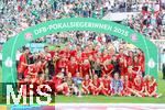 Die Frauen des FC Bayern ,Glodis Viggosdottir (4 FC Bayern), Georgia Stanway (31 FC Bayern) , Linda Dallmann (10 FC Bayern) , Sarah Zadrazil (25 FC Bayern)   Sydney Lohmann (12 FC Bayern) , Lea Schller (11 Bayern) Giulia Gwinn (7 FC Bayern) , Carolin Simon (30 FC Bayern)  ,  feiern den DFB-Pokalsieg am 01.05.2025 in Kln