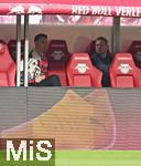 03.05.2025, Fussball 1. Bundesliga 2024/2025, 32. Spieltag, RB Leipzig - FC Bayern Mnchen, in der Red Bull Arena Leipzig, Torwart Manuel Neuer (FC Bayern Mnchen) sitzt auf der Bank.


