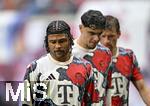 03.05.2025, Fussball 1. Bundesliga 2024/2025, 32. Spieltag, RB Leipzig - FC Bayern Mnchen, in der Red Bull Arena Leipzig, Serge Gnabry (FC Bayern Mnchen) mit neuer Frisur


