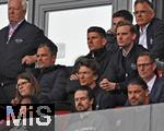 03.05.2025, Fussball 1. Bundesliga 2024/2025, 32. Spieltag, RB Leipzig - FC Bayern Mnchen, in der Red Bull Arena Leipzig, Marcel Schfer und Mario Gomez (beide Leipzig).


